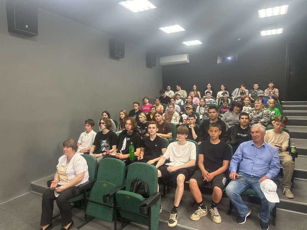 Яркий день в пришкольных лагерях «Радуга здоровья», «Юнармия» и «Перспектива»!.